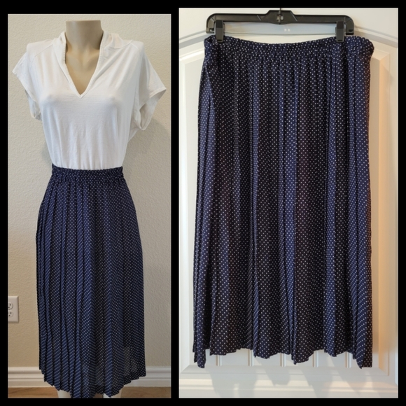 Dresses & Skirts - all-around pleated navy polka-dots skirt 20